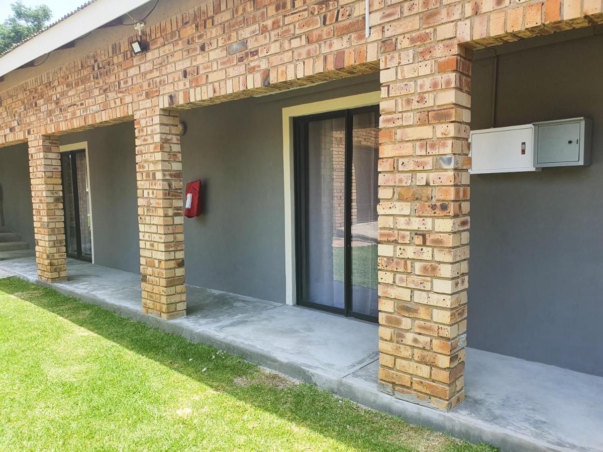 A Step Ahead Hotel Klerksdorp Buitenkant foto