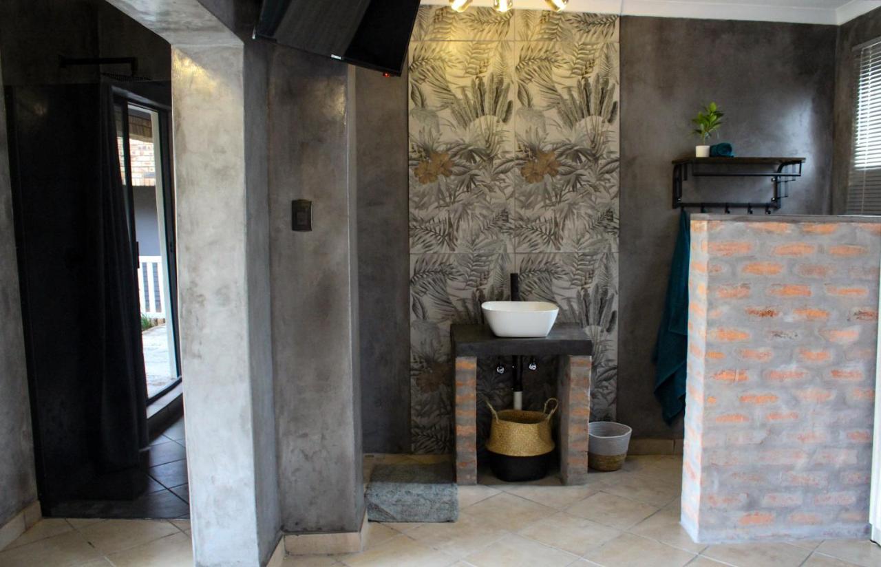 A Step Ahead Hotel Klerksdorp Buitenkant foto