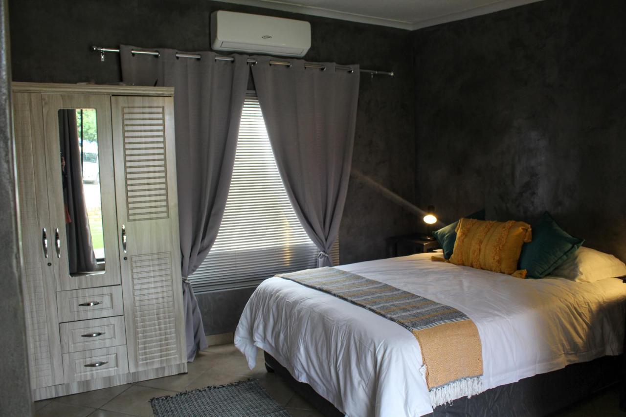 A Step Ahead Hotel Klerksdorp Buitenkant foto