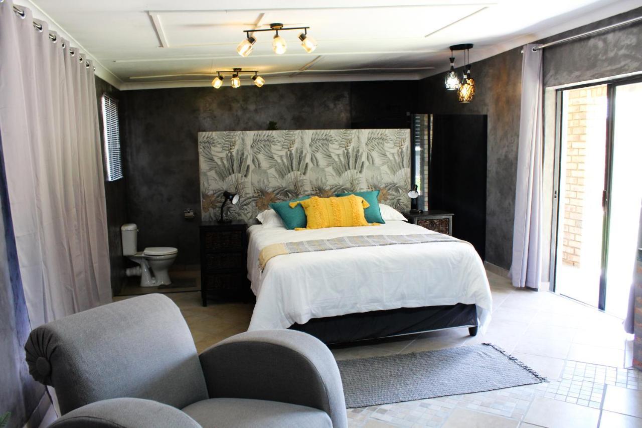 A Step Ahead Hotel Klerksdorp Buitenkant foto
