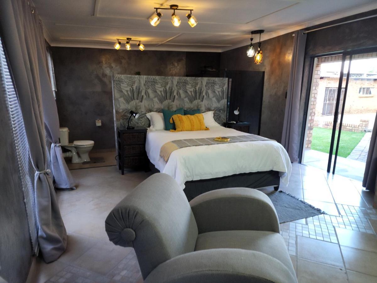 A Step Ahead Hotel Klerksdorp Buitenkant foto