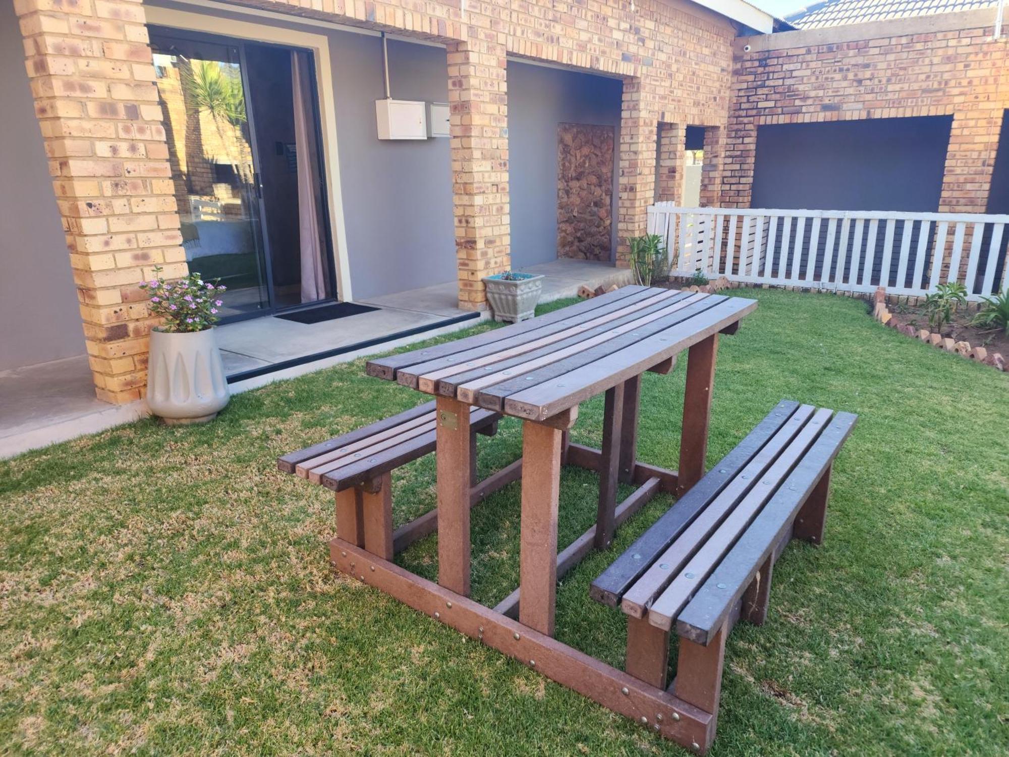 A Step Ahead Hotel Klerksdorp Buitenkant foto