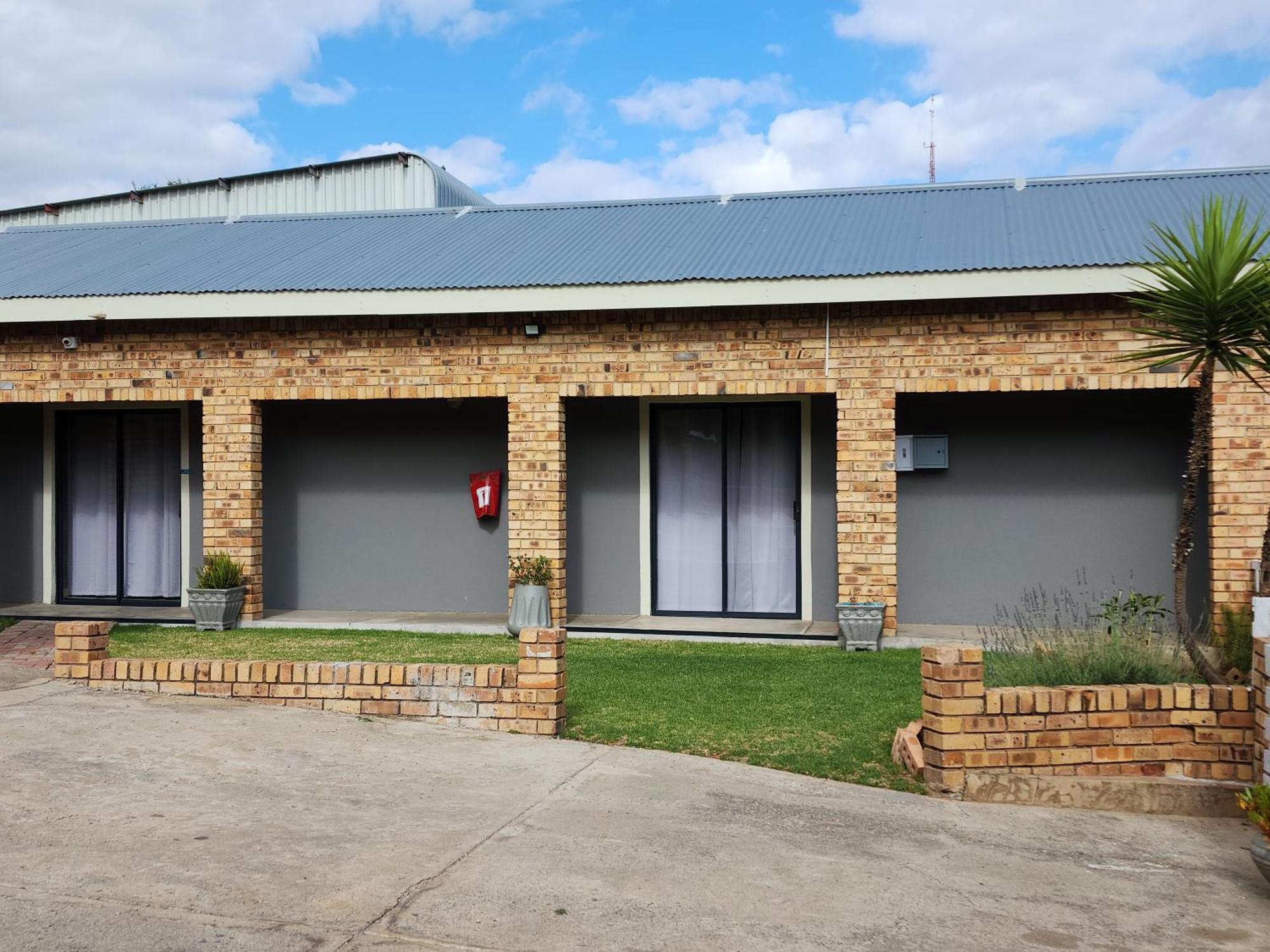 A Step Ahead Hotel Klerksdorp Buitenkant foto