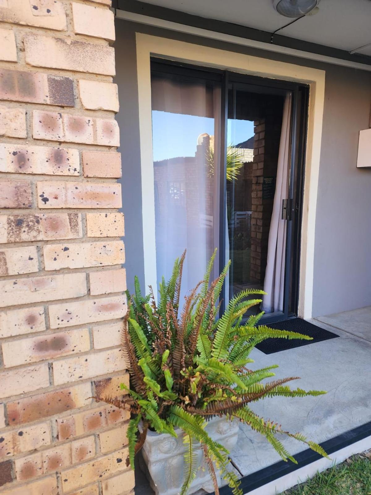 A Step Ahead Hotel Klerksdorp Buitenkant foto